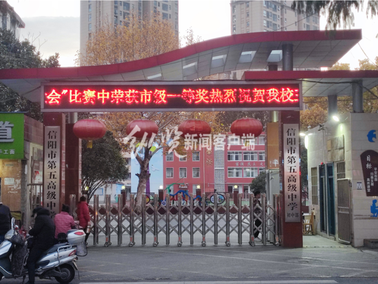 独居女醉走错门被反锁，邻居一句话让我红了眼！
