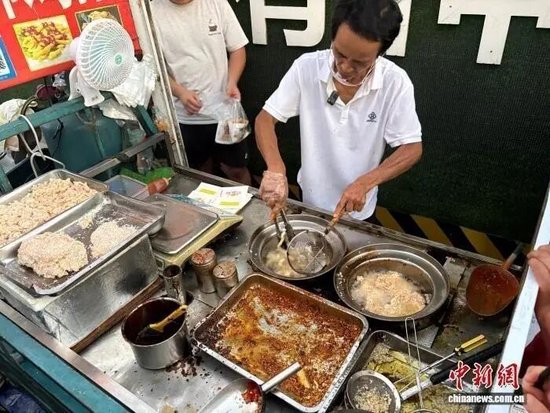 鸡排哥、炒粉哥接连走红，央媒：平凡个体正成为城市文旅名片
