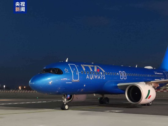 米兰冬奥会火种抵达罗马