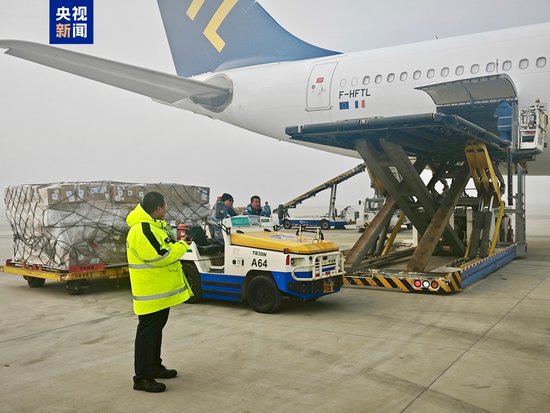 北京大兴机场恢复正常运营 大面积航班延误红色响应降级为橙色