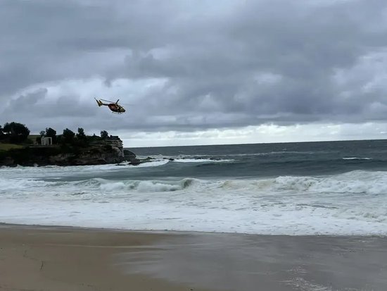 中国女子元旦凌晨4点在澳洲游泳被浪卷走溺亡，当天海况恶劣，有多起溺水事件发生，关闭了近70个海滩