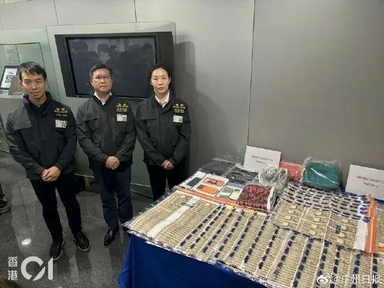 香港5800万日元抢劫案嫌犯出庭受审，案件与东京两起劫案有关联，被抢者经常携带巨额现金到港兑换黄金等赚差价
