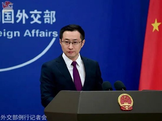 高市早苗称“非常担心”中国对日本的稀土出口限制措施，外交部：她一边喊着对话，一边忙着对抗，完全是自相矛盾