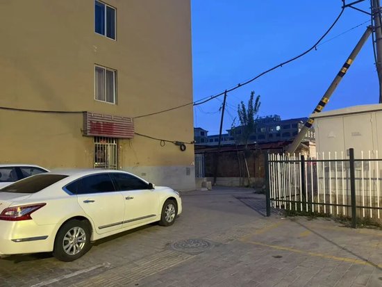 内蒙古16岁高中生深夜踹门“扰嫖”，遭36岁男子持刀捅刺身亡，最新细节：嫌疑人曾自称有“精神病本子”，事发地疑涉黄