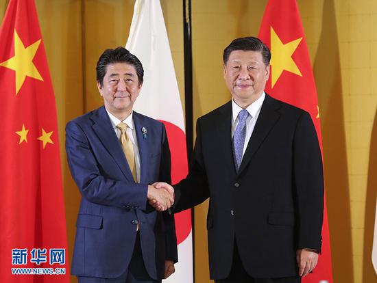 6月27日，国家主席习近平在大阪会见日本首相安倍晋三。 新华社记者 鞠鹏 摄