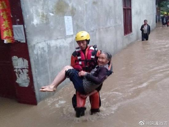 图片来源：云南省昭通市消防救援支队官方微博