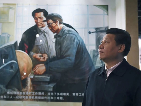 2014年3月,习近平来到焦裕禄同志纪念馆参观。(新华社发)