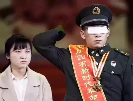 习近平双手拥抱的那个战士 再次登上《新闻联播