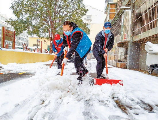 北京全市动员扫雪铲冰 确保安全有序运行