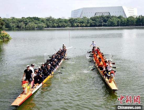 资料图：福州举行龙舟竞渡。　林玮东 摄