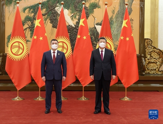 2月6日下午，国家主席习近平在北京人民大会堂会见来华出席北京2022年冬奥会开幕式的吉尔吉斯斯坦总统扎帕罗夫。新华社记者丁林摄