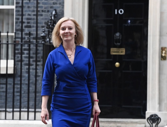 英国女外长宣布竞选首相 曾在约翰逊辞职当天紧急回国