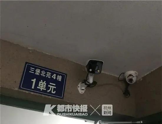 单元门口两个监控都没拍到来大姐离开