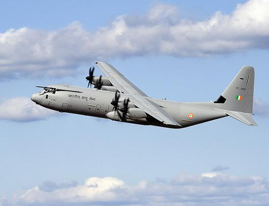 从美国引进C-17和C-130J运输机提升了印度空军的战略运输能力。