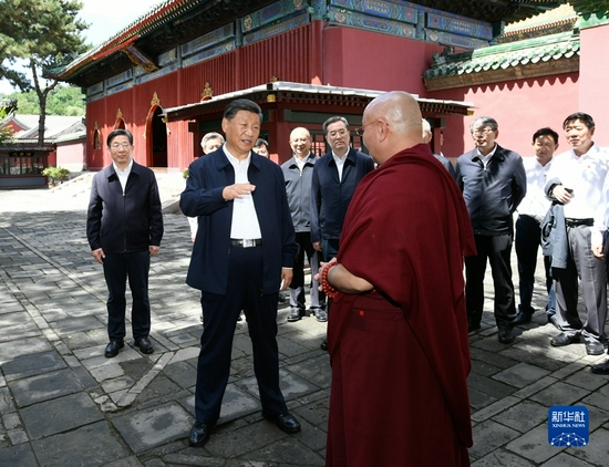 8月23日至24日，中共中央总书记、国家主席、中央军委主席习近平在河北省承德市考察。这是24日上午，习近平在普宁寺考察。新华社记者 李学仁 摄