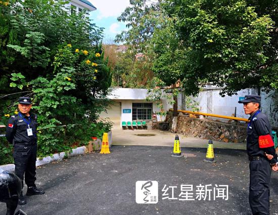 太平间图片:湖南一医院太平间遗体被挖眼 院方:今后加强管理 ▲事发医院的太平间外,连日来戒备森严 图片来源:红星新闻