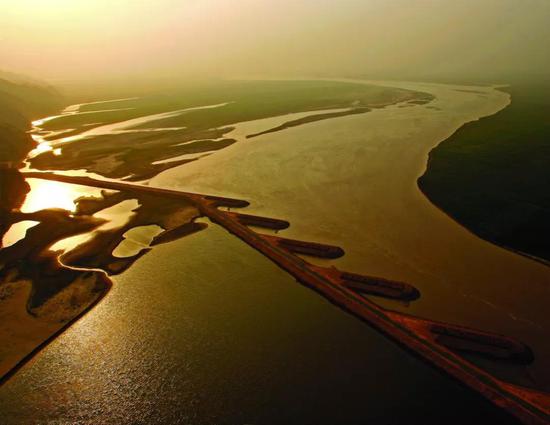 △俯瞰黄河。(资料图片)