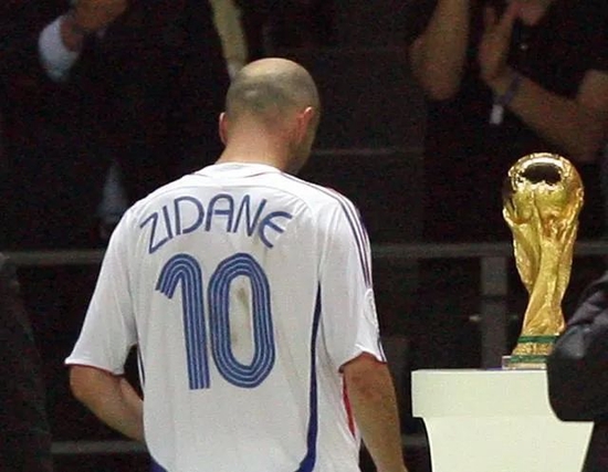 ·2006年德国世界杯决赛上，齐达内被驱逐出场。