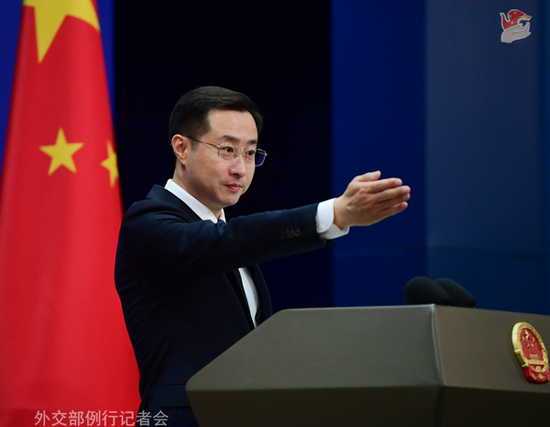 中国和菲律宾人员在仁爱礁发生暴力冲突，菲军方称一名菲海员受伤，中方：不得不坚决依法应对，27年过去了，菲方始终没有兑现承诺拖走军舰