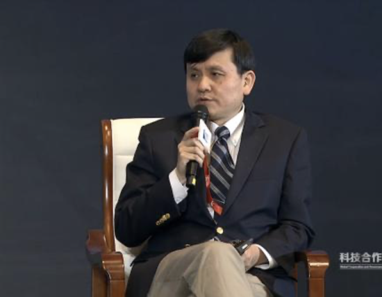 北京日报|“二次感染不值得讨论”,张文宏:现在最重要的有两件事