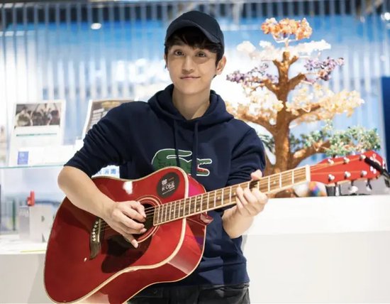 香港警方拘捕3名涉制毒贩毒人员，包括知名歌手罗启聪，详情披露：现场有大批毒品和制毒工具，查获7.9公斤可卡因等市值约774万港元