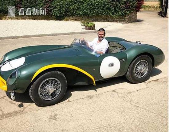 直升机飞过豪宅抛下“死羊”正坠泳池 富商：变