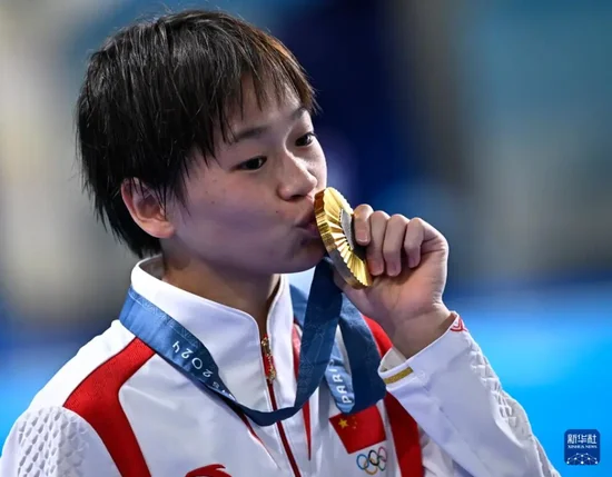 全红婵“唯一弱点”曝光：深夜拆乌龟盲盒，被乌龟玩偶硬控全场