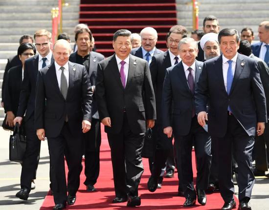 ↑6月14日，习主席出席上海合作组织成员国元首理事会第十九次会议并发表重要讲话，强调秉持“上海精神”，携手构建更加紧密的上海合作组织命运共同体。新华社记者殷博古摄