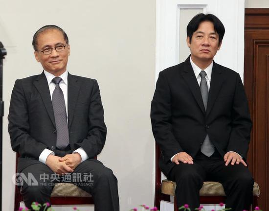 2017年9月林全（左）卸任，赖清德（右）接任台“行政院长”（来源：台湾”中央社“）