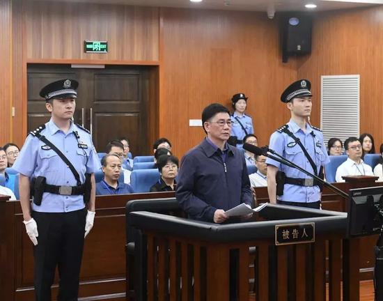 局长,新昌县财政局(地税局)党委书记,局长,国资局局长,新昌县县委常委