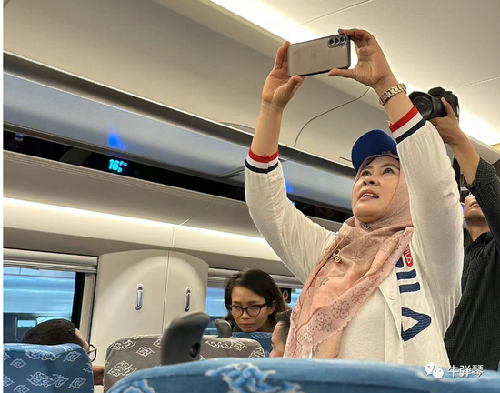 白沙镇：假期首日文旅火热 藿溪泛舟古韵留香