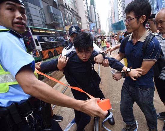 4月28日，香港反对派发动游行，阻挠《逃犯条例》修订  图自港媒