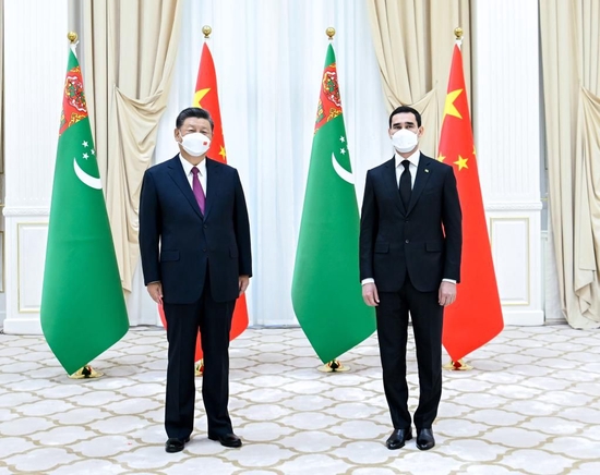 当地时间9月15日上午，国家主席习近平在撒马尔罕国宾馆会见土库曼斯坦总统谢尔达尔·别尔德穆哈梅多夫。新华社记者翟健岚 摄