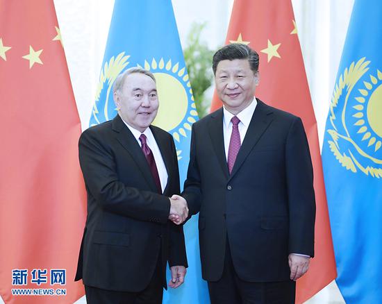 4月28日，国家主席习近平在北京人民大会堂会见哈萨克斯坦首任总统纳扎尔巴耶夫。 新华社记者 李学仁 摄