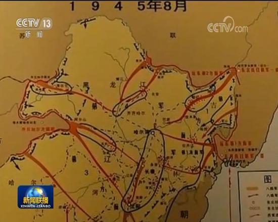 他站在这面墙前泪流满面:你们都不在了 我活下来了