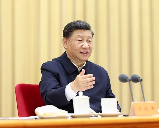 2022年7月26日至27日,省部级主要领导干部“学习习近平总书记重要讲话精神,迎接党的二十大”专题研讨班在京举行。习近平在开班式上发表重要讲话。新华社记者 鞠鹏 摄