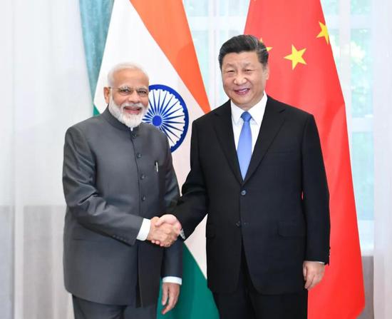 6月13日，国家主席习近平在比什凯克会见印度总理莫迪。新华社记者 殷博古 摄