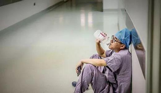 培养一个医生有多难?各国是这样对付暴力伤医