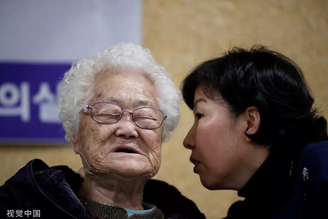 ▲当地时间11月13日，韩国“慰安妇”受害人在首尔出席新闻发布会。