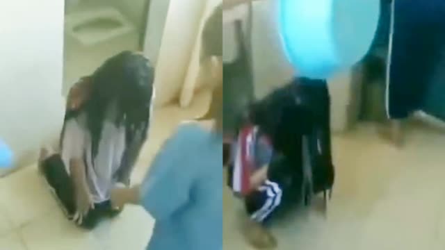 视频|小学女生跪地被8名同学殴打泼水 已送医治疗并接受心理疏导_手机新浪网