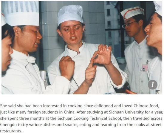 扶霞在四川烹饪高等专科学校学厨。图片来源：《南华早报》报道截图