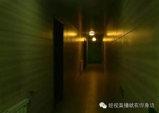 表面看是浴场，其实里面别有洞天。