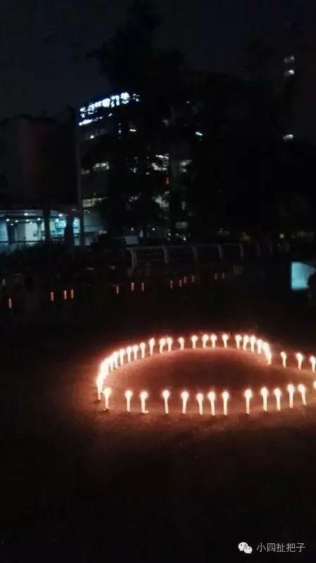 华西医院在广场点燃蜡烛哀思石应康(图)