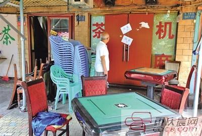 南岸上新街皓月广场，事发麻将馆大门紧闭。 本报记者 杨新宇 摄