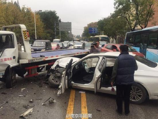 专家反思校车事故 李驰遭遇金融股噩梦