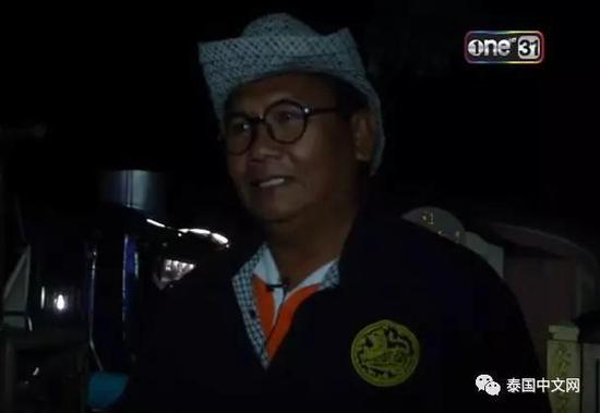  放映员还表示：“每年在放电影前，必须先要和后代们一起祭祀一下现场的祖先，并且要很真诚的邀请他们来看电影。。。。。。” 