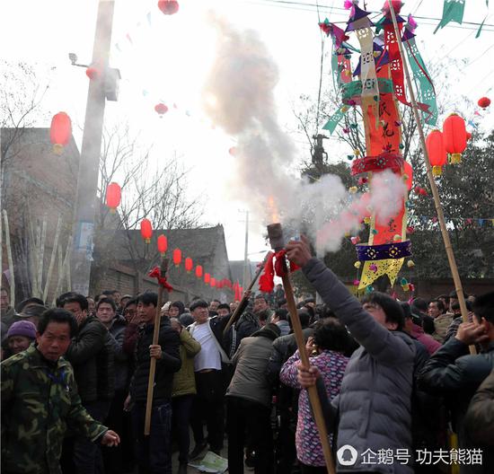 陕西关中民俗放铁炮以后可能就见不到了