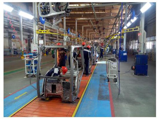 
	许世亮在进行焊接工作
