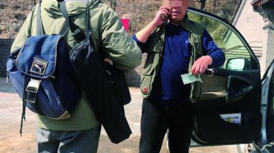 居庸关花海:拍居庸关花海必经路被封 当地人收钱带游客上山