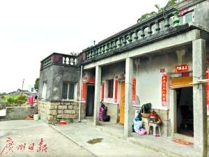佳佳的家位于南澳岛的山上,驱车需走半小时山路。